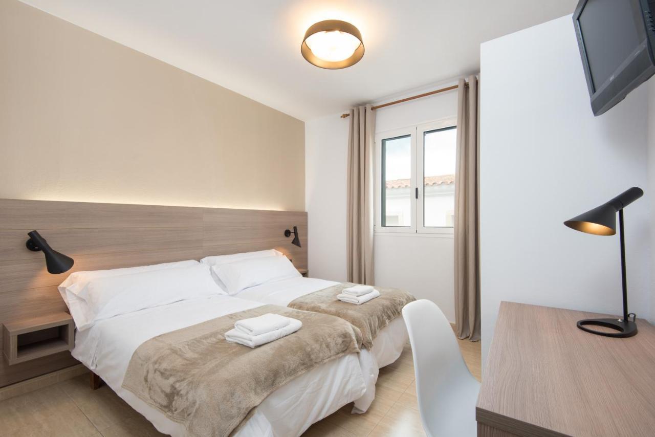 Hostal Jume - Urban Rooms Mahon  Bagian luar foto