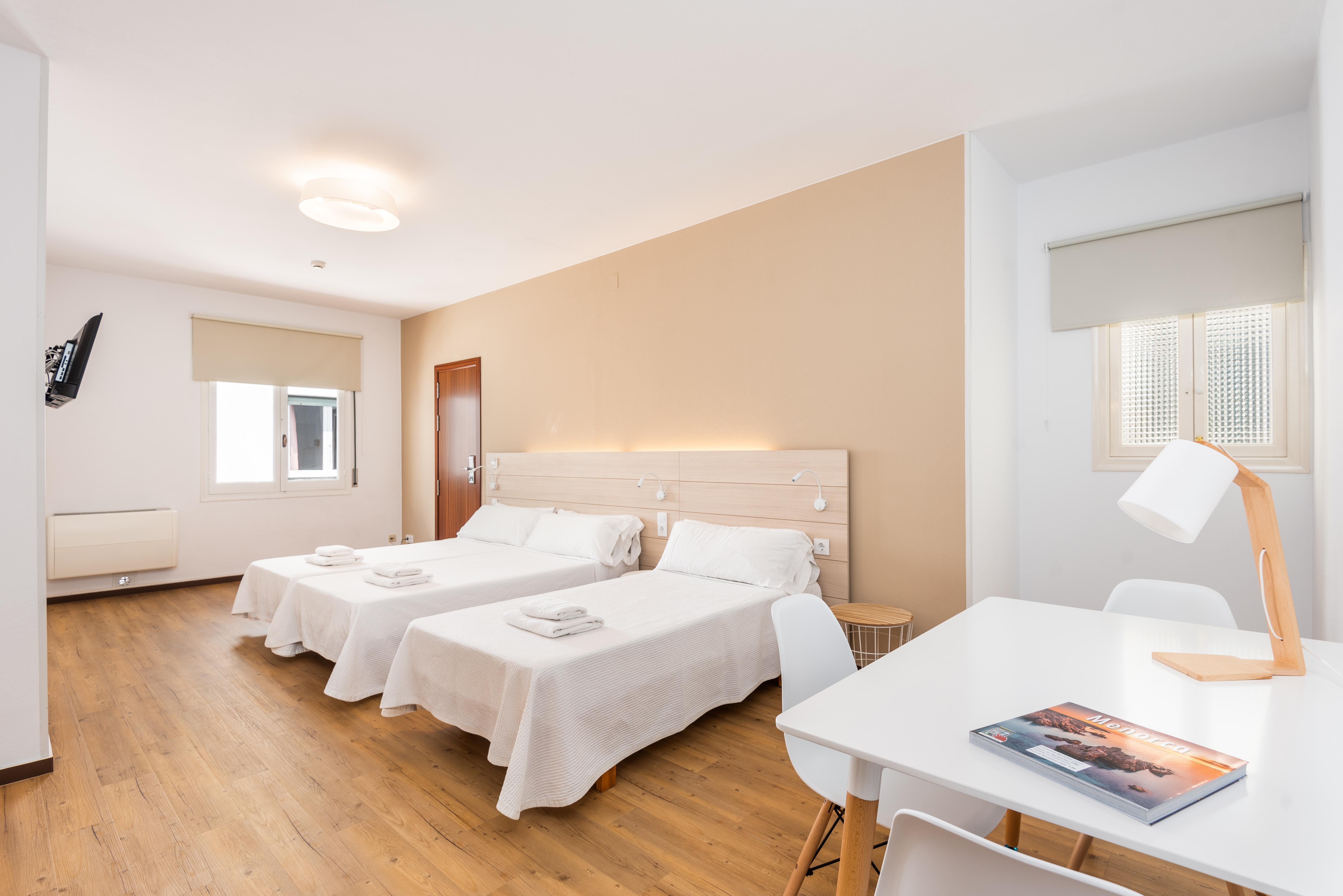 Hostal Jume - Urban Rooms Mahon  Bagian luar foto