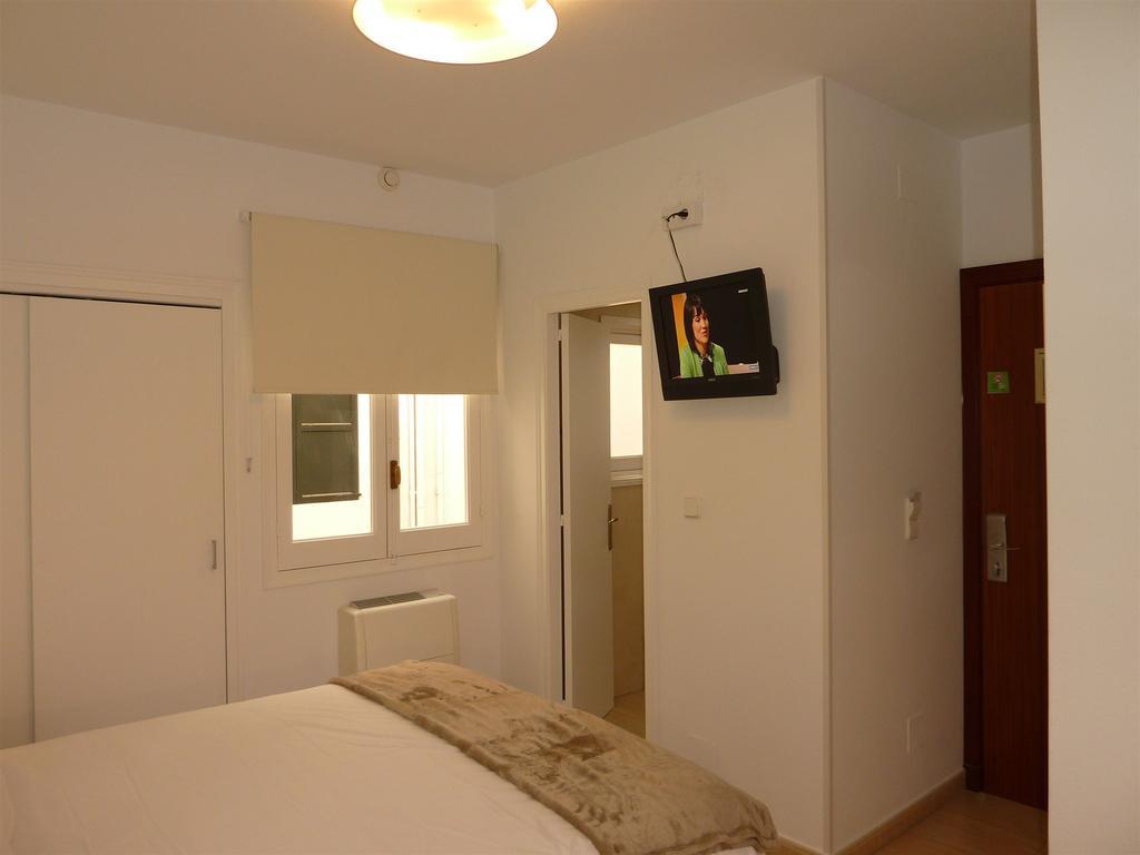 Hostal Jume - Urban Rooms Mahon  Bagian luar foto