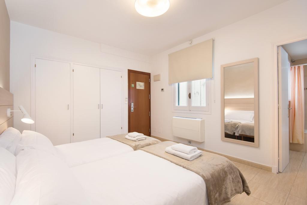 Hostal Jume - Urban Rooms Mahon  Bagian luar foto